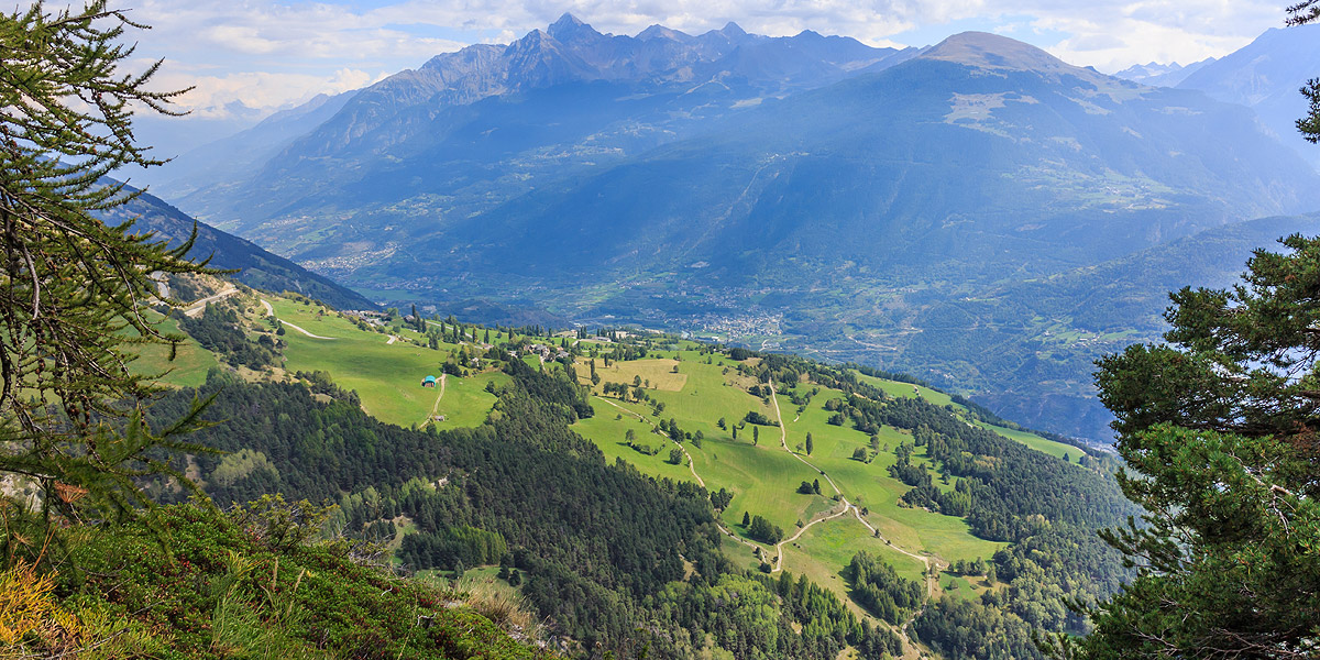 Blick von der Ortschaft Homene Dessus zum kleinen Bergort Vens. Autor: Dominicus Johannes Bergsma (bearbeitet)